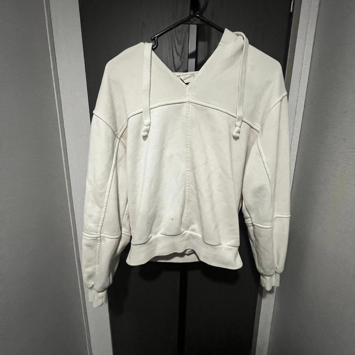 Loose white hoodie