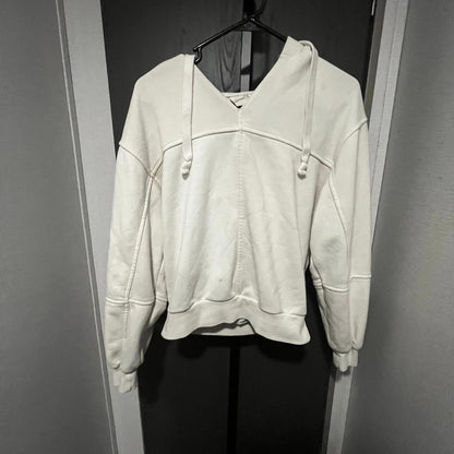 Loose white hoodie