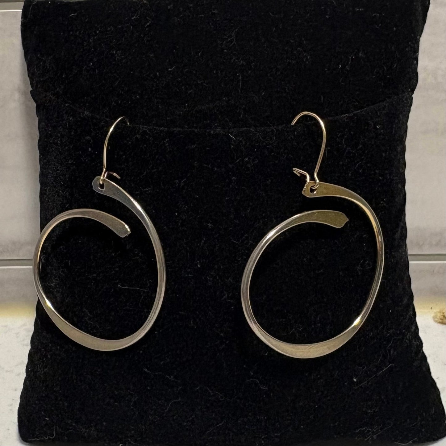 Gold swirl earrings