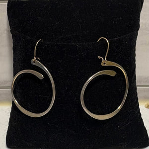 Gold swirl earrings