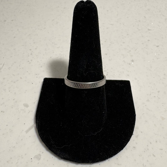 Vintage Diamond Cut Carving Ring