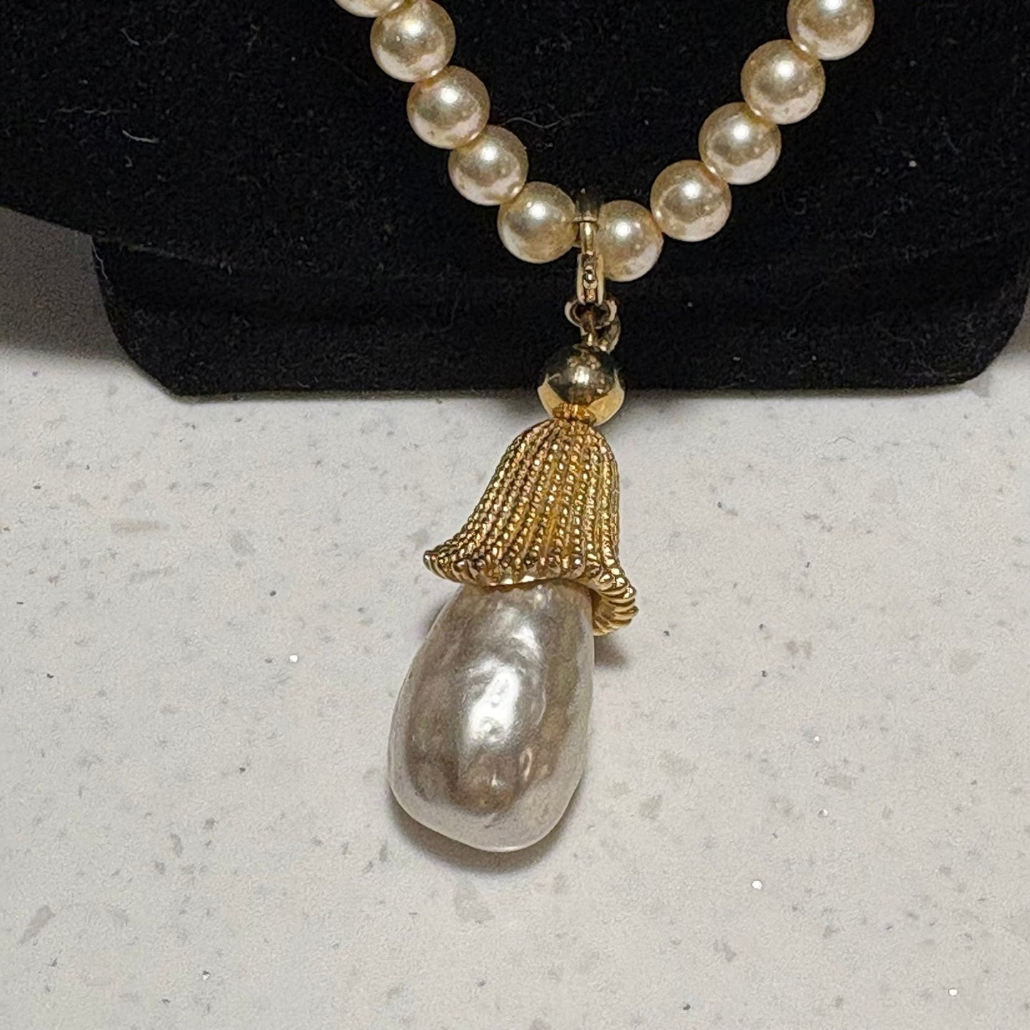 Pearl pendant necklace